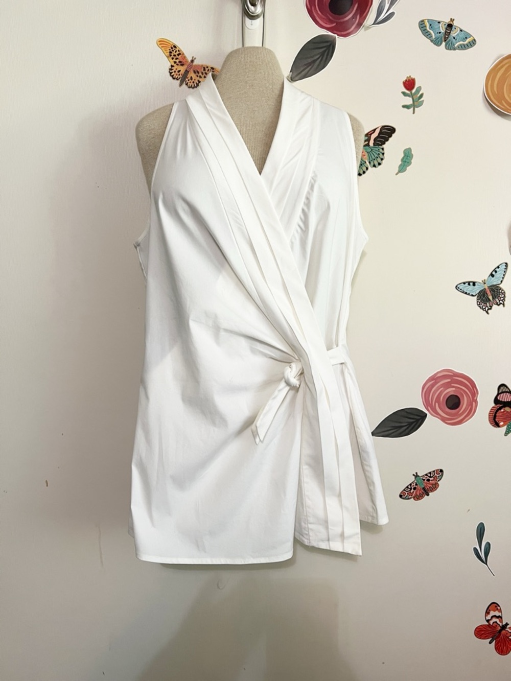 Adrienne Vittadini White Sleeveless Wrap Tie Blouse